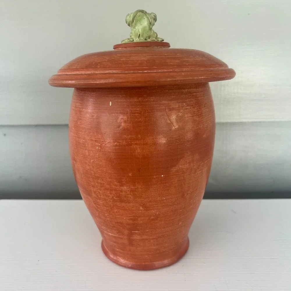 Terracotta Colored Urn Green Frog Lid Signed Vase‎ Pottery Garden Cottagecore